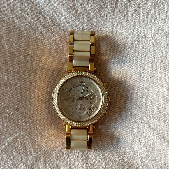 Michael Kors MK Rose Gold Watch - Picture 2 of 10